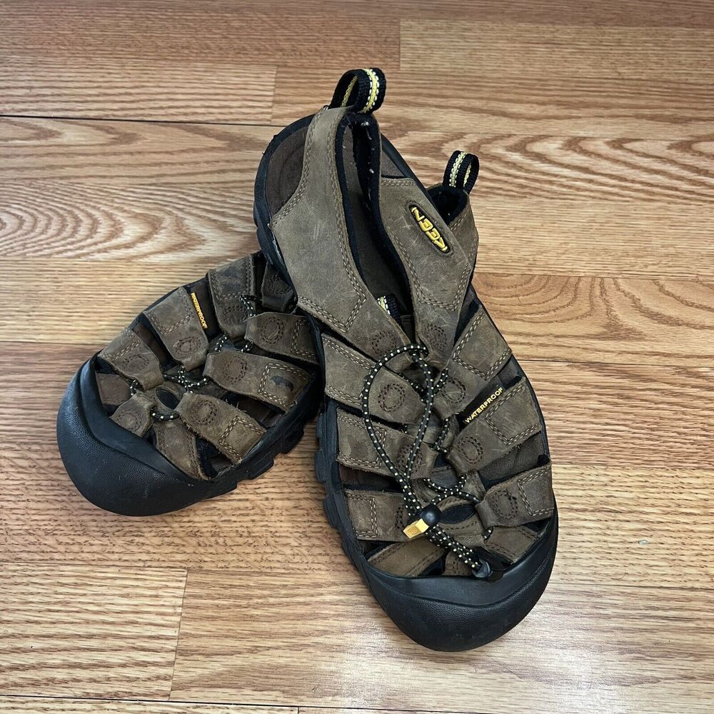 Keen Men's Newport Closed Toe Leather Sandals Bison/Bison 8